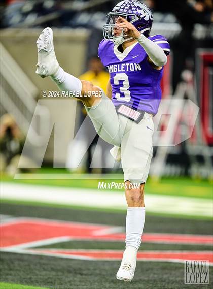 Thumbnail 3 in La Porte vs. Angleton (UIL 5A D1 Football Quarterfinal) photogallery.