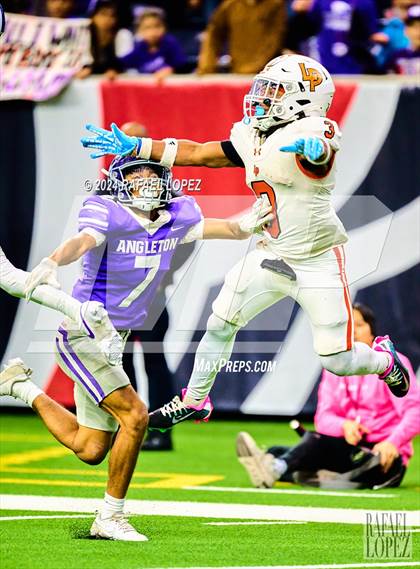 Thumbnail 2 in La Porte vs. Angleton (UIL 5A D1 Football Quarterfinal) photogallery.
