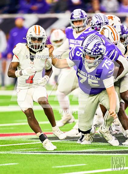 Thumbnail 1 in La Porte vs. Angleton (UIL 5A D1 Football Quarterfinal) photogallery.