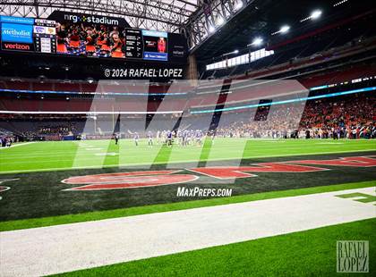 Thumbnail 3 in La Porte vs. Angleton (UIL 5A D1 Football Quarterfinal) photogallery.