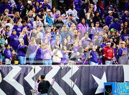 Thumbnail 3 in La Porte vs. Angleton (UIL 5A D1 Football Quarterfinal) photogallery.