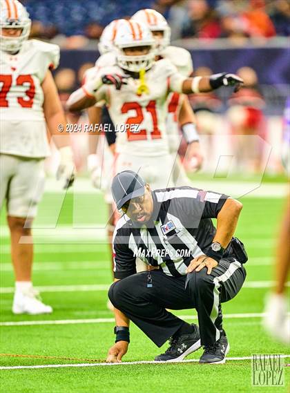 Thumbnail 3 in La Porte vs. Angleton (UIL 5A D1 Football Quarterfinal) photogallery.