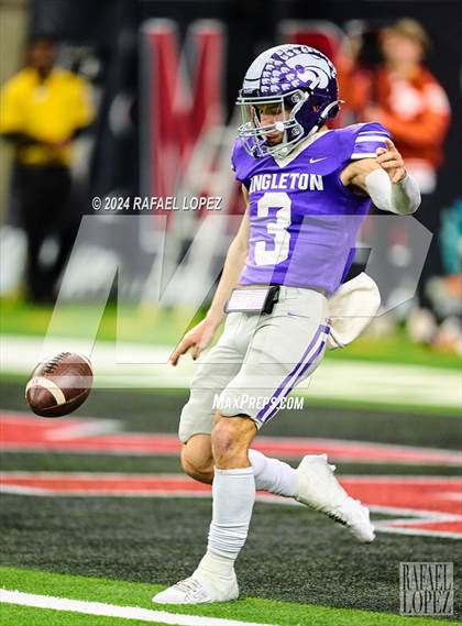 Thumbnail 1 in La Porte vs. Angleton (UIL 5A D1 Football Quarterfinal) photogallery.