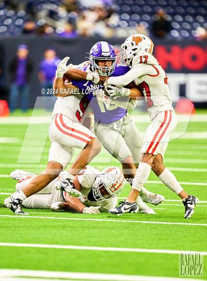 Thumbnail 2 in La Porte vs. Angleton (UIL 5A D1 Football Quarterfinal) photogallery.