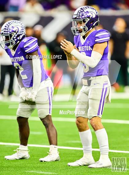 Thumbnail 3 in La Porte vs. Angleton (UIL 5A D1 Football Quarterfinal) photogallery.