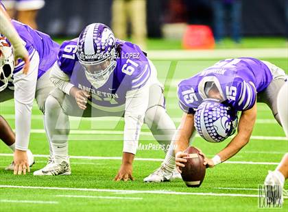 Thumbnail 2 in La Porte vs. Angleton (UIL 5A D1 Football Quarterfinal) photogallery.