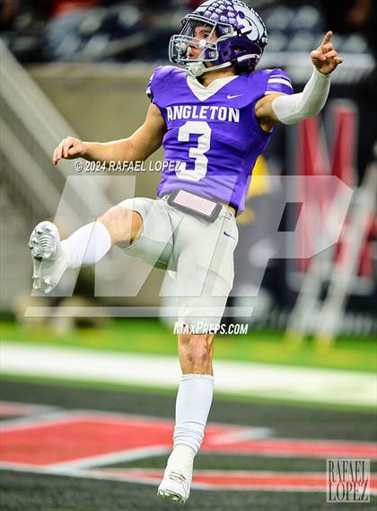 Thumbnail 1 in La Porte vs. Angleton (UIL 5A D1 Football Quarterfinal) photogallery.