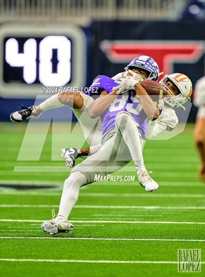 Thumbnail 2 in La Porte vs. Angleton (UIL 5A D1 Football Quarterfinal) photogallery.