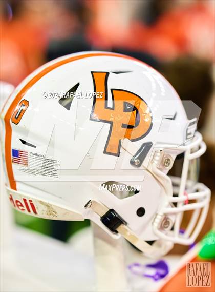 Thumbnail 3 in La Porte vs. Angleton (UIL 5A D1 Football Quarterfinal) photogallery.
