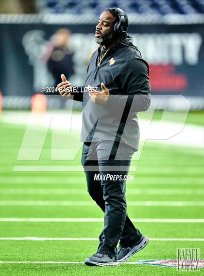 Thumbnail 2 in La Porte vs. Angleton (UIL 5A D1 Football Quarterfinal) photogallery.