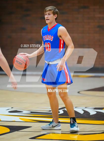 Thumbnail 2 in Valley Vista vs Mountain View (Welcome to the Jungle Holiday Tournament) photogallery.