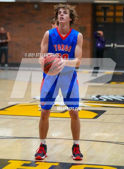 Thumbnail 3 in Valley Vista vs Mountain View (Welcome to the Jungle Holiday Tournament) photogallery.