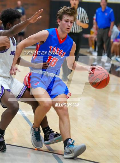 Thumbnail 3 in Valley Vista vs Mountain View (Welcome to the Jungle Holiday Tournament) photogallery.