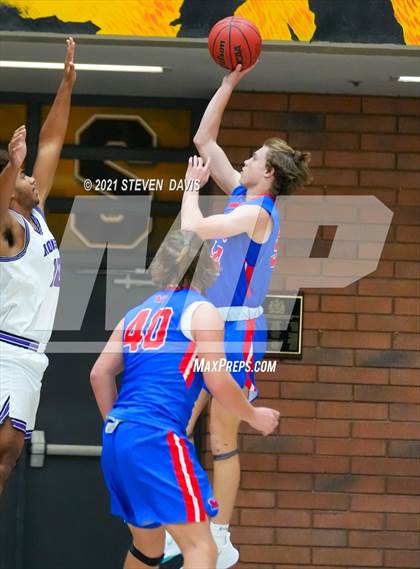 Thumbnail 1 in Valley Vista vs Mountain View (Welcome to the Jungle Holiday Tournament) photogallery.