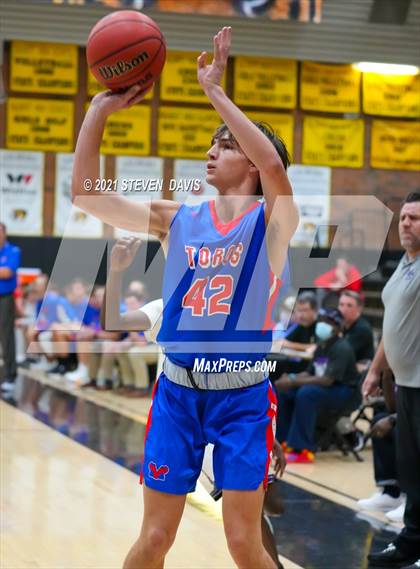 Thumbnail 2 in Valley Vista vs Mountain View (Welcome to the Jungle Holiday Tournament) photogallery.