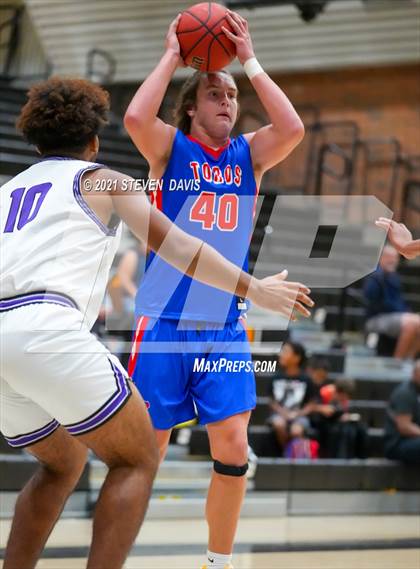 Thumbnail 1 in Valley Vista vs Mountain View (Welcome to the Jungle Holiday Tournament) photogallery.