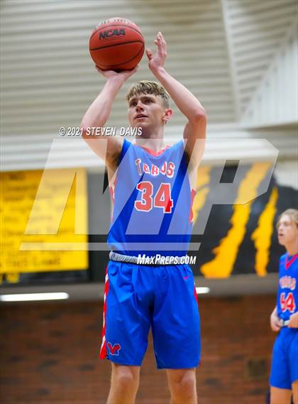 Thumbnail 1 in Valley Vista vs Mountain View (Welcome to the Jungle Holiday Tournament) photogallery.