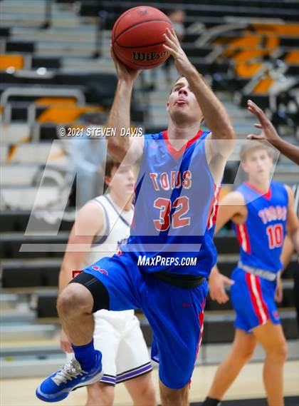 Thumbnail 3 in Valley Vista vs Mountain View (Welcome to the Jungle Holiday Tournament) photogallery.