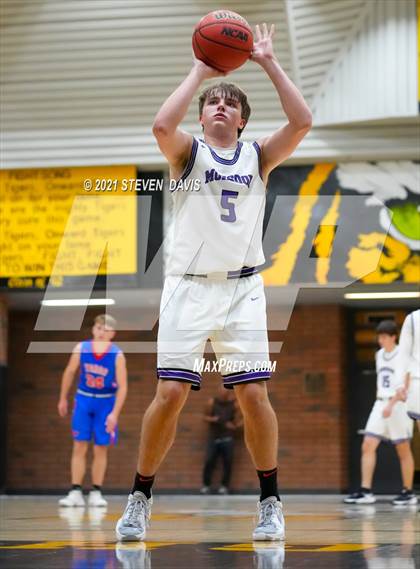 Thumbnail 3 in Valley Vista vs Mountain View (Welcome to the Jungle Holiday Tournament) photogallery.