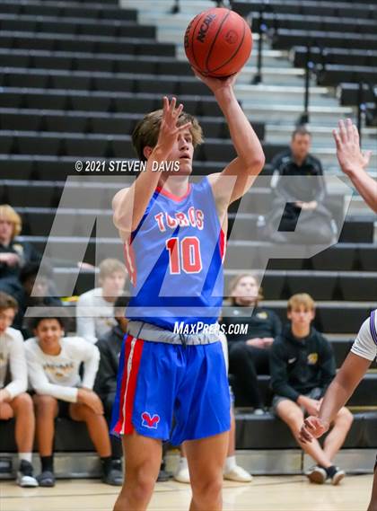 Thumbnail 3 in Valley Vista vs Mountain View (Welcome to the Jungle Holiday Tournament) photogallery.