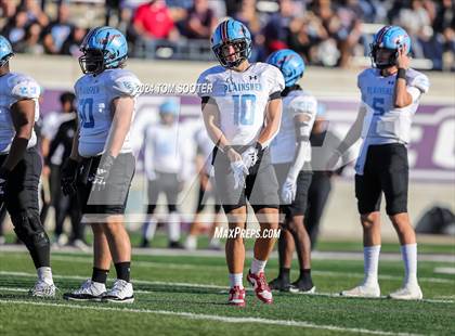 Thumbnail 2 in Ryan vs. Monterey (UIL Football 5A D1 Area) photogallery.