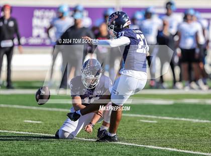 Thumbnail 2 in Ryan vs. Monterey (UIL Football 5A D1 Area) photogallery.