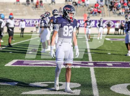 Thumbnail 2 in Ryan vs. Monterey (UIL Football 5A D1 Area) photogallery.