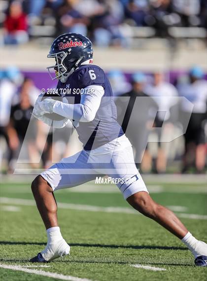 Thumbnail 2 in Ryan vs. Monterey (UIL Football 5A D1 Area) photogallery.