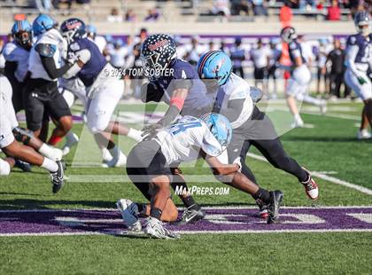 Thumbnail 1 in Ryan vs. Monterey (UIL Football 5A D1 Area) photogallery.
