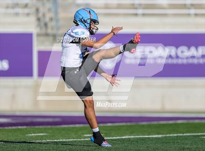 Thumbnail 1 in Ryan vs. Monterey (UIL Football 5A D1 Area) photogallery.