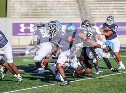 Thumbnail 2 in Ryan vs. Monterey (UIL Football 5A D1 Area) photogallery.
