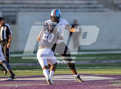 Thumbnail 3 in Ryan vs. Monterey (UIL Football 5A D1 Area) photogallery.