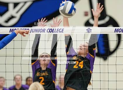 Thumbnail 2 in Bret Harte vs. Ripon Christian (CIF SJS D5 Final) photogallery.