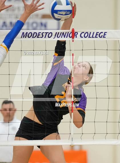 Thumbnail 1 in Bret Harte vs. Ripon Christian (CIF SJS D5 Final) photogallery.
