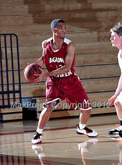 Thumbnail 3 in Laguna Creek vs. Vacaville (Whitney Winter Classic) photogallery.