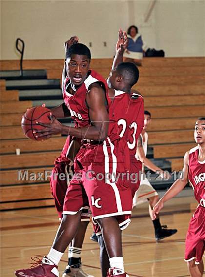 Thumbnail 2 in Laguna Creek vs. Vacaville (Whitney Winter Classic) photogallery.