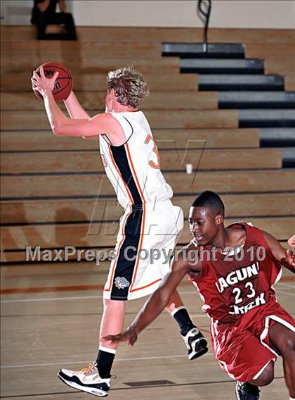 Thumbnail 3 in Laguna Creek vs. Vacaville (Whitney Winter Classic) photogallery.