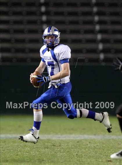Thumbnail 1 in Rocklin vs. Servite (CIF State D2 Final) photogallery.