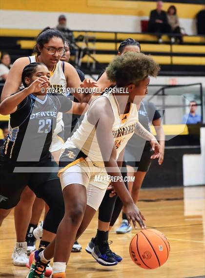 Thumbnail 1 in Bertie @ Pamlico County (NCHSAA 1A Round 1) photogallery.