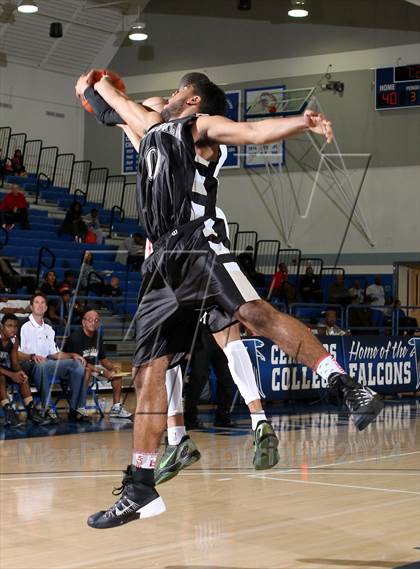 Thumbnail 2 in Serra vs. Palos Verdes Peninsula (Cavalier Classic) photogallery.