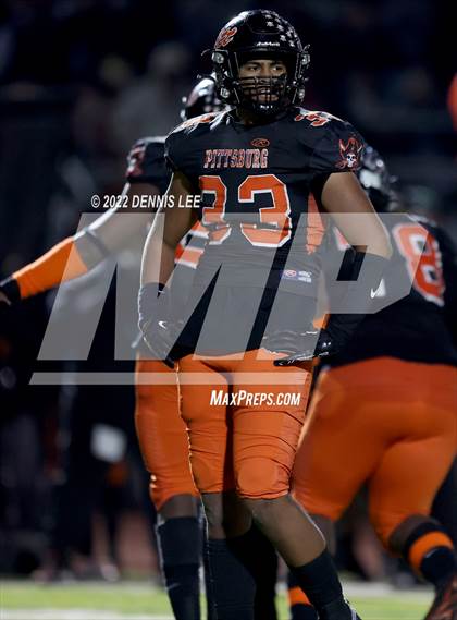 Thumbnail 1 in De La Salle vs. Pittsburg (CIF NCS Open Final) photogallery.