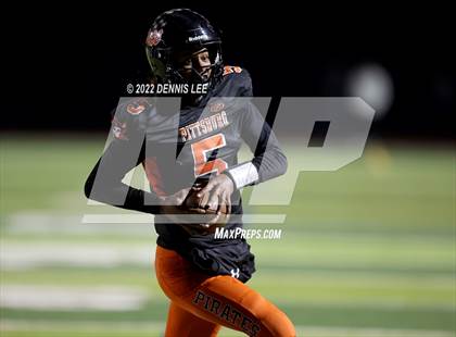 Thumbnail 1 in De La Salle vs. Pittsburg (CIF NCS Open Final) photogallery.