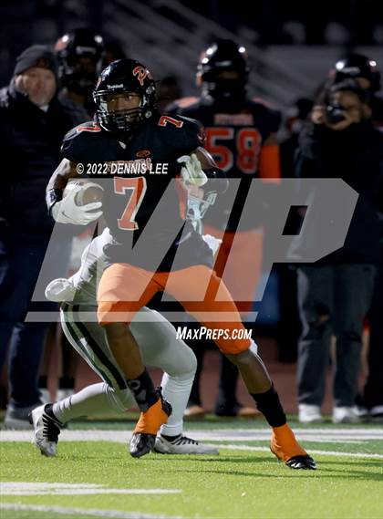 Thumbnail 3 in De La Salle vs. Pittsburg (CIF NCS Open Final) photogallery.