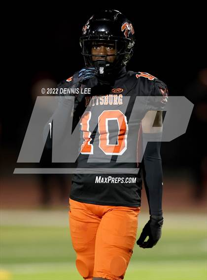 Thumbnail 2 in De La Salle vs. Pittsburg (CIF NCS Open Final) photogallery.