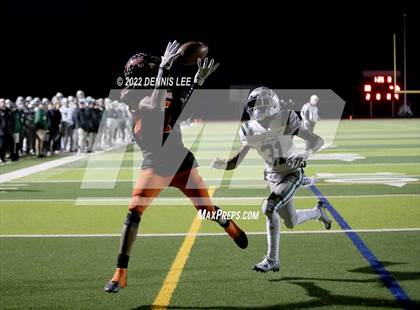 Thumbnail 1 in De La Salle vs. Pittsburg (CIF NCS Open Final) photogallery.