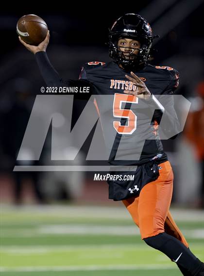 Thumbnail 1 in De La Salle vs. Pittsburg (CIF NCS Open Final) photogallery.