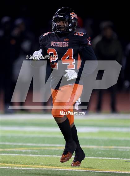 Thumbnail 1 in De La Salle vs. Pittsburg (CIF NCS Open Final) photogallery.