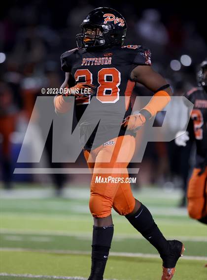 Thumbnail 2 in De La Salle vs. Pittsburg (CIF NCS Open Final) photogallery.