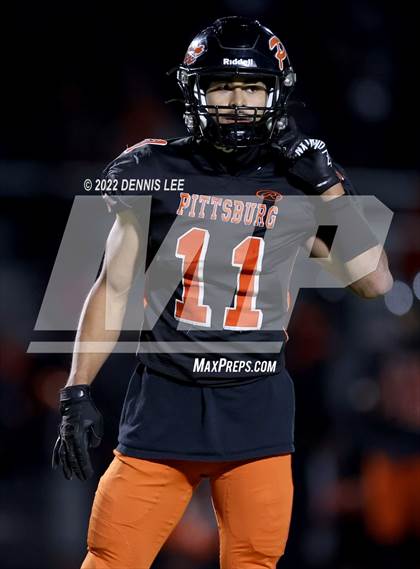 Thumbnail 2 in De La Salle vs. Pittsburg (CIF NCS Open Final) photogallery.