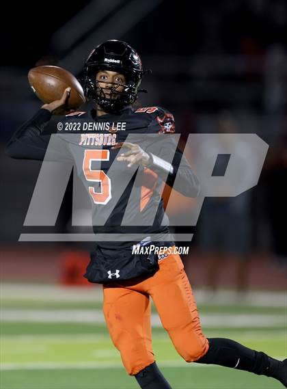 Thumbnail 3 in De La Salle vs. Pittsburg (CIF NCS Open Final) photogallery.